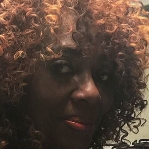 Meet your Posher, Lora